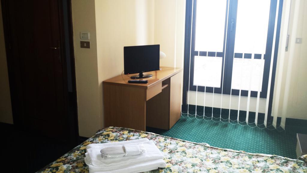 Hotel Cascata Pozzolo Formigaro Экстерьер фото